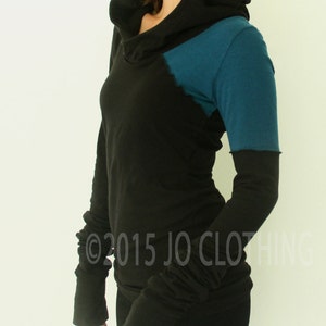 hooded top with extra long sleeves Black with Cement Grey spiraling stripe details
