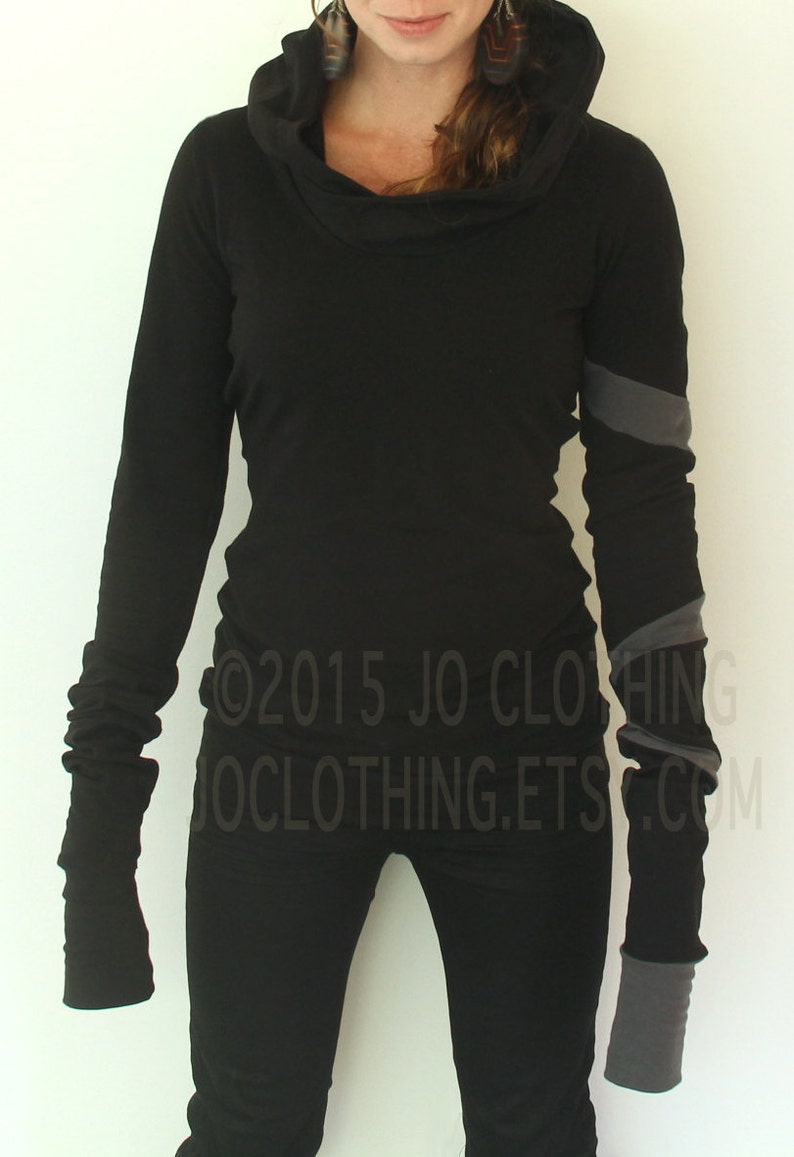 hooded top with extra long sleeves Black with Cement Grey spiraling stripe details