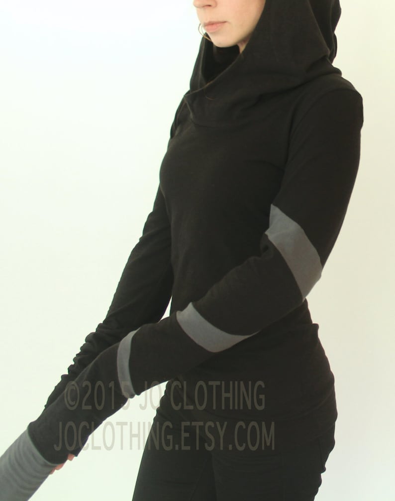 hooded top with extra long sleeves Black with Cement Grey spiraling stripe details