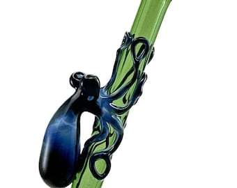 Octopus Glass Straw. Fade to Black Octopus on a Emerald Green 9" Straw. BPA Free. Your Choice of Color. Custom Straw. Made to Order.