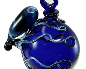 Octopus Ornament. Hand Blown Cobalt Blue Borosilicate Glass with Flamework Fade to Black Octopi Christmas Tree decor.