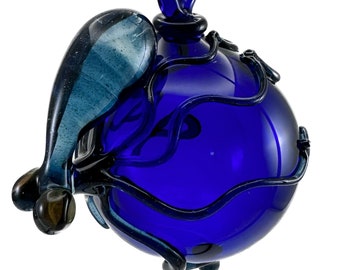 Octopus Ornament. Hand Blown Cobalt Blue Borosilicate Glass with Flamework Blue Stardust Octopi Christmas Tree decor.