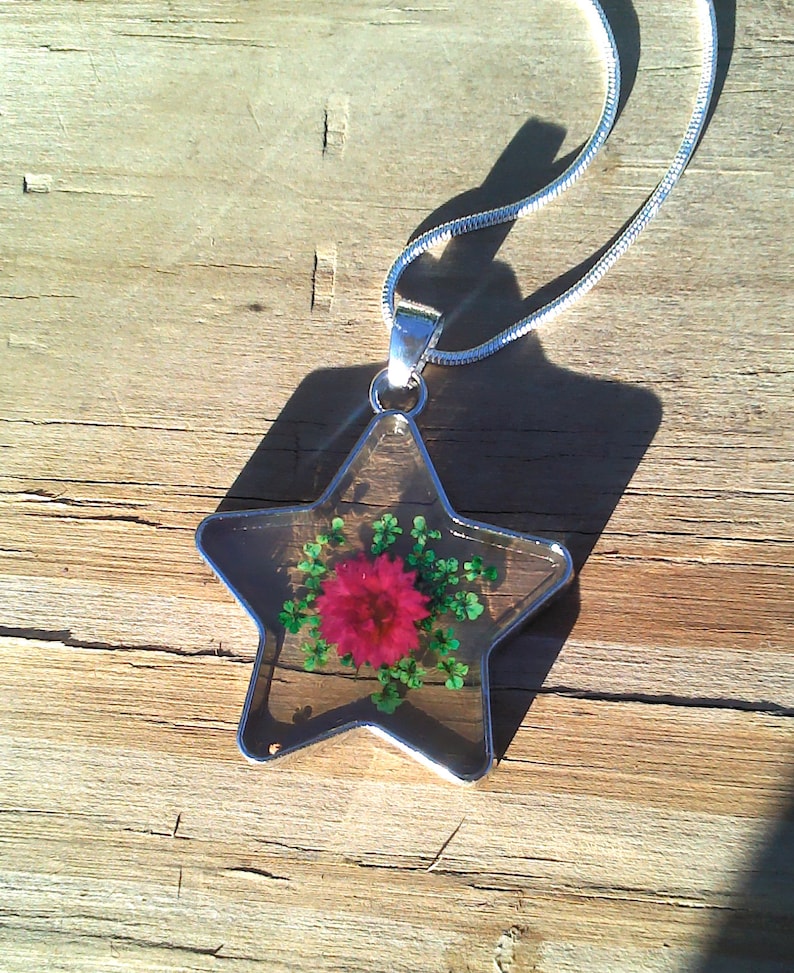 Organic Victorian Dried Flowers Encased in Resin Silver STAR Pendant Ln1065 Rustic Botantical by Lynn Terrarium Dried Flower jewelry