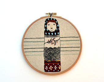 mur d’art de cerceau de broderie accrochant Lady Beekeeper