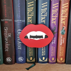 Vampire Mouth Bookshelf Peek Out Sign - Dracula Bookshelf Decoration - Library Book Nook - Bookish Home Decor - Reader Fantasy Lover Gifts