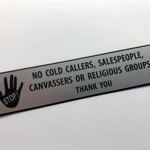 STOP - Divieto di chiamate a freddo, venditori, procacciatori o gruppi religiosi - Cartello inciso
