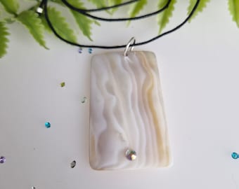 Shell Pendant on Extendable String Necklace