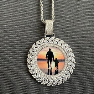 The Leaf Silver Picture Pendant M09, Custom Circle Photo Charm Pendant, Memory Picture Pendant, Personalized Engraved Hip-Hop Jewelry