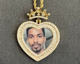 Colgante con foto de corona y corazón dorado: circonita cúbica, recuerdo personalizado