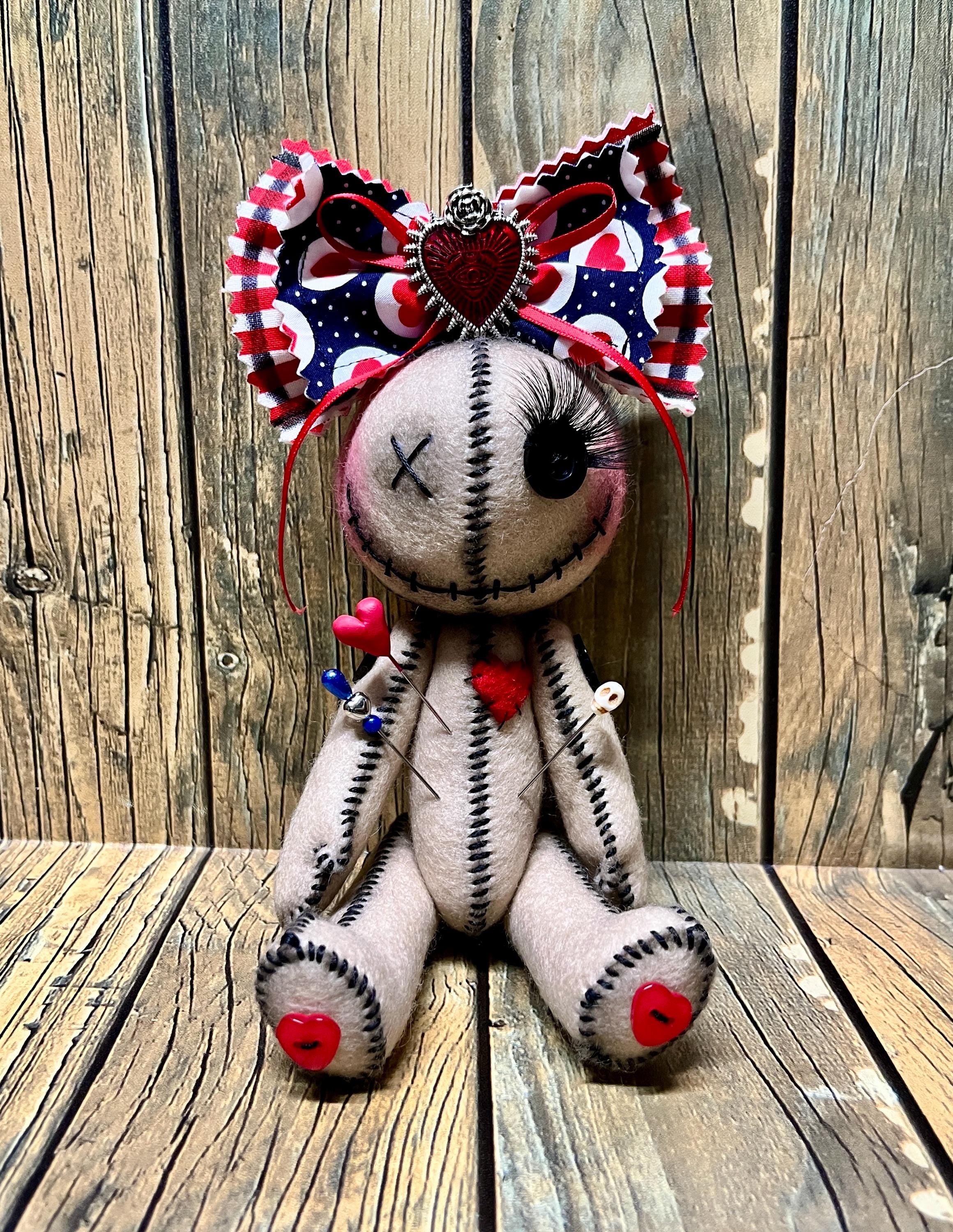 骨 フィギュア バイオリン 肋骨 ゴシック ホラー 退廃的 アンティーク BJD Voodoo Doll With Pins, Creepy Cute Gothic Steampunk Style. Heart