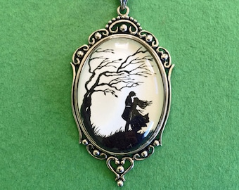 WUTHERING HEIGHTS Necklace, pendant on chain - Silhouette Jewelry