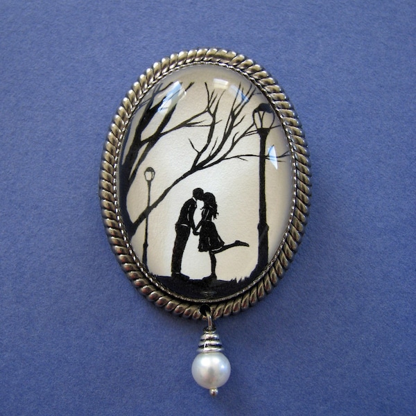 AUTUMN KISS Brooch - Silhouette Jewelry