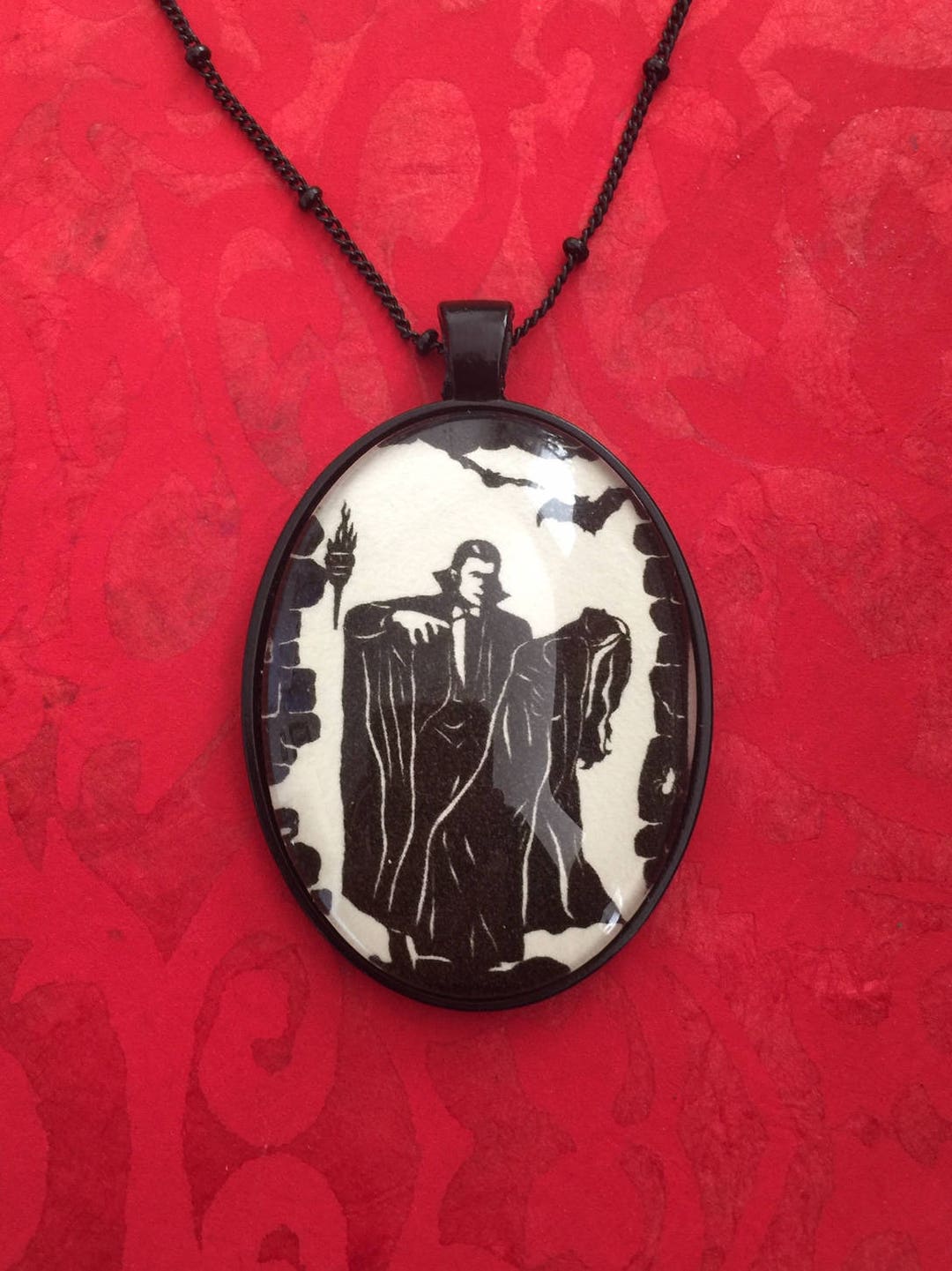 DraCULA Collar colgante en cadena Silhouette Jewelry - Etsy España