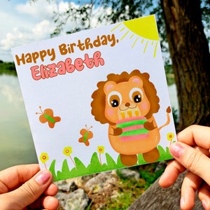 Biglietto di auguri di buon compleanno personalizzato, biglietto di auguri con animale leone, biglietto con nome, biglietto di auguri di compleanno per bambini, aggiungi biglietto con nome