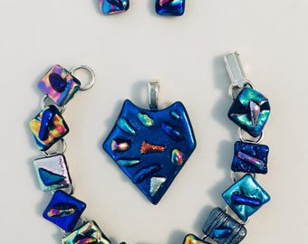 Anhänger, Armband, Ohrringe Set aus geschmolzenem Glas, Ring, Lila, Türkis, Kobalt, Pink, Feuer/Blau