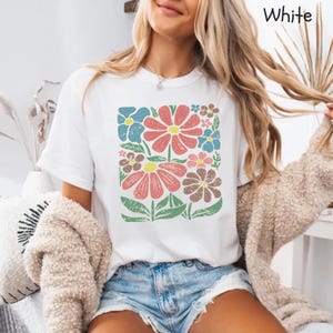 Boho Daisy Flower Tee Shirt Comfort Colors Floral Tee, Boho Shirt, Wildflower Shirt, Plant Shirt, Retro Floral Shirt, Gardener Trendy gifts