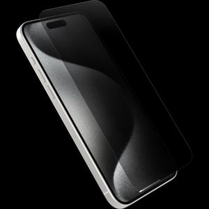 Può includere: Uno smartphone bianco con una protezione schermo nera, su sfondo nero. Il telefono ha una cornice argentata e un design moderno. La protezione schermo è leggermente trasparente.