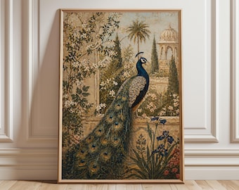 Könnte beinhalten: Gerahmter Kunstdruck im Vintage-Stil mit einem Pfau mit langem, kunstvollem Schwanz. Das Kunstwerk zeigt den Pfau auf einer Steinmauer in einer Gartenlandschaft mit einem Kuppelbau und üppigem Laubwerk. Die Farbpalette umfasst Blau-, Grün- und Brauntöne.