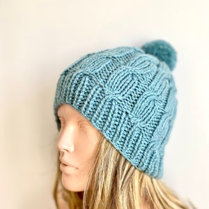 Handgestrickte Wollmütze: Mintgrüne Pompom Slouchy Mütze