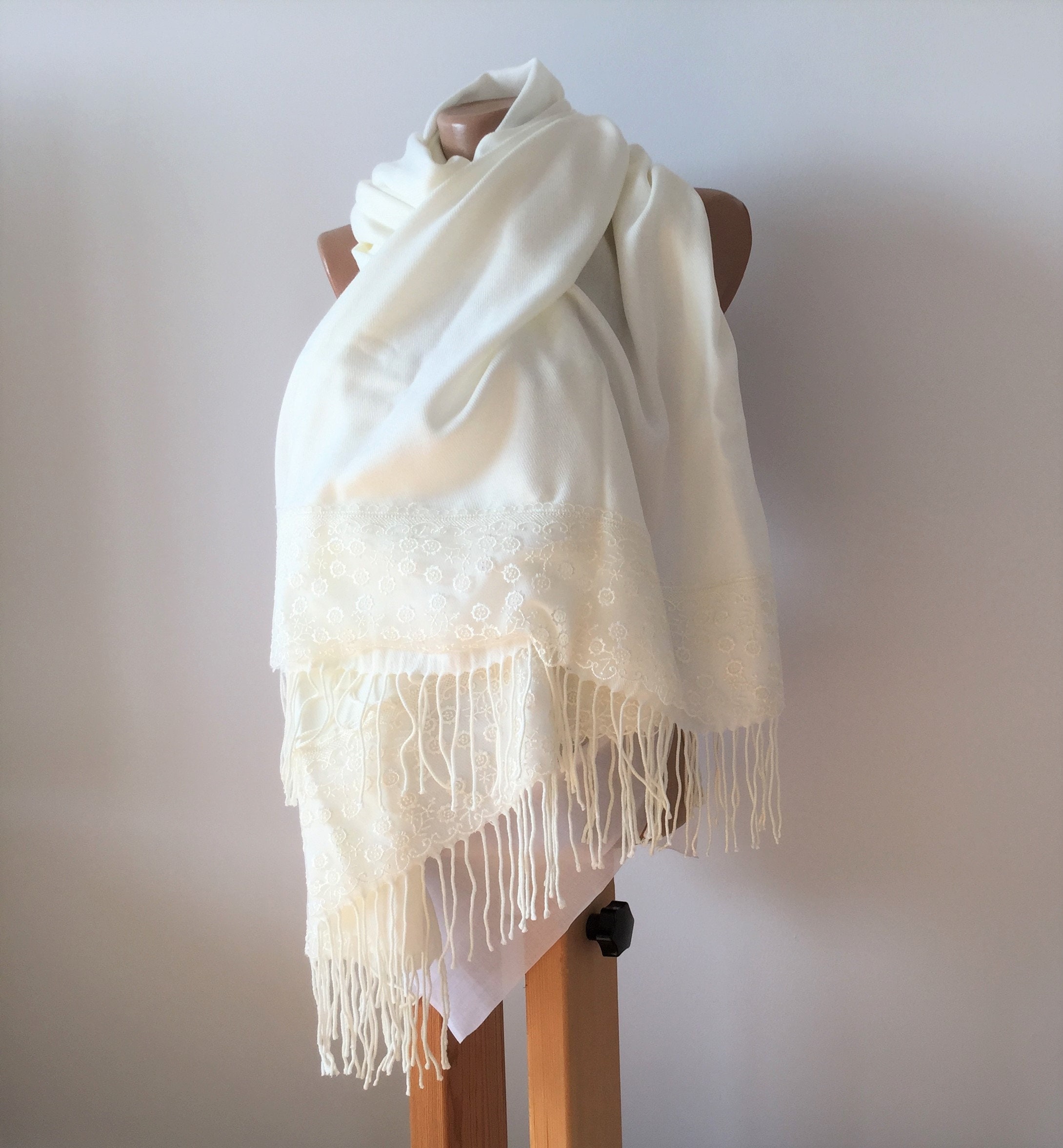 shawl warna cream