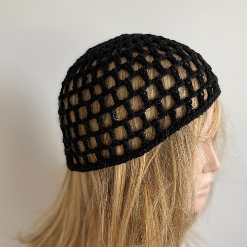 Gorro de malla de ganchillo multicolor, gorro negro, gorro de red, hecho a mano