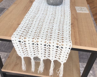 Off White Table Runner, Tapete de Mesa de Ganchillo, Corredor buffet de algodón, Tapete de Mesa de Centro con borlas