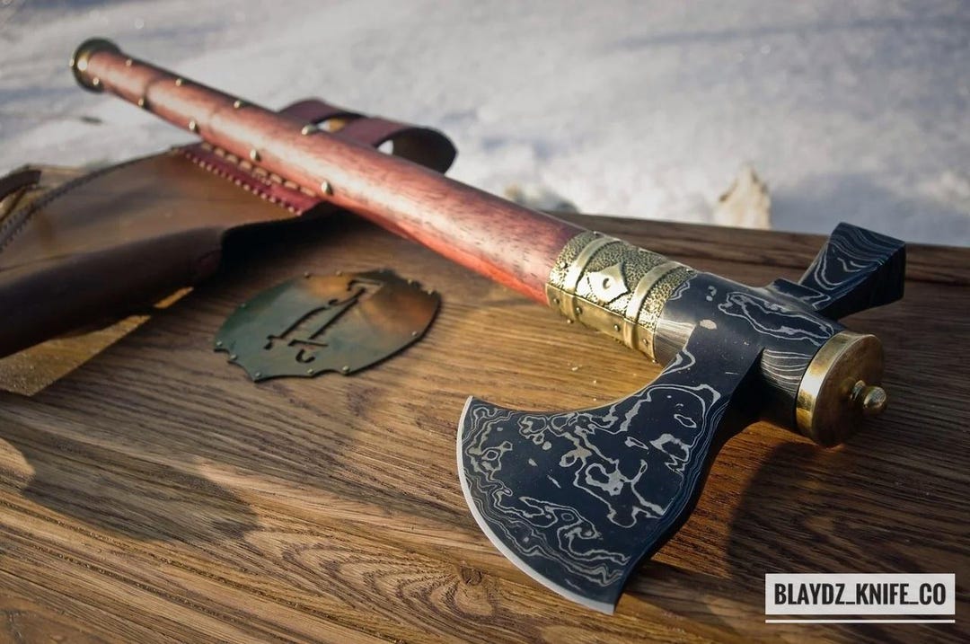 Hache Tactique Tac-Force Tomahawk – Lame Acier Damas 4.25″ – Manche Caoutchouc