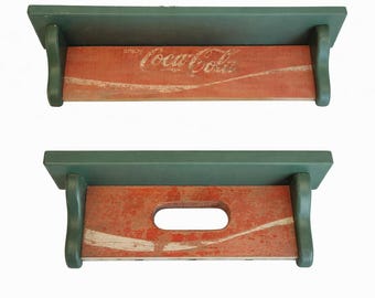 Juego de exhibición de pared vintage de Coca-Cola de los años 70: 2 estantes de caja hechos a mano: estante largo con logotipo + estante con asa.