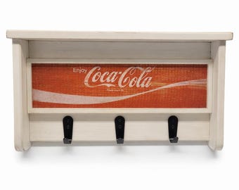 Estante rústico de entrada con ganchos para Coca-Cola - Organizador de pared vintage con forma de caja de Coca-Cola