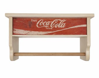 Estante de pared Coca-Cola hecho a mano con toallero: decoración rústica de granja
