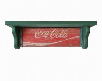Estantería para cajas de Coca-Cola de los años 70 – Edición original con bandas metálicas