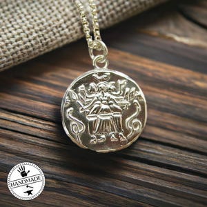 Collar con colgante talismán de Hécate: Amuleto gnóstico de Hécate tallado a mano en PLATA MACIZA para protección.