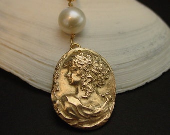 Aphrodite Necklace - Small Venus Necklace with Pearl - Greek Goddess of Love and Beauty - Rococo - Victorian Jewelry - Cameo