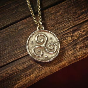 Triskel Necklace Feminine - Hand Carved Powerful Celtic Symbol