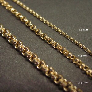 K&ouml;nnte beinhalten: Drei goldene Ketten in verschiedenen St&auml;rken, mit den Ma&szlig;en 1,4 mm, 2,3 mm und 3,5 mm.