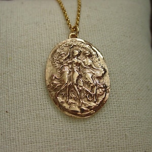 Vintage Victoriaanse Three Graces-cameoketting: handgemaakte godinhanger - elegante historische sieraden