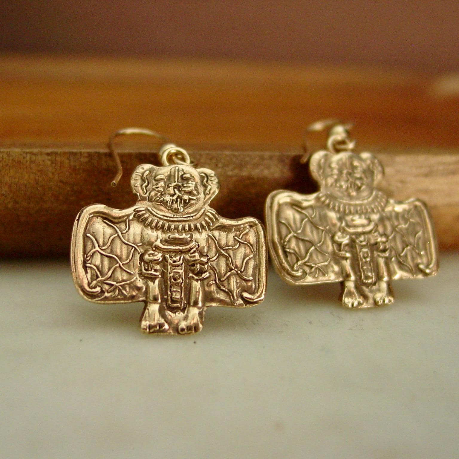 メロ　YOSA チタニウム「神の手」カッサ#9157 Camazotz Mayan Bat God Earrings - Hand Carved Zapotec Mesoamerica