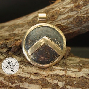 Spartan Shield Necklace - Hand Carved Unisex Spartan Necklace - Spartan Shield Pendant - Sparta - Collier Homme
