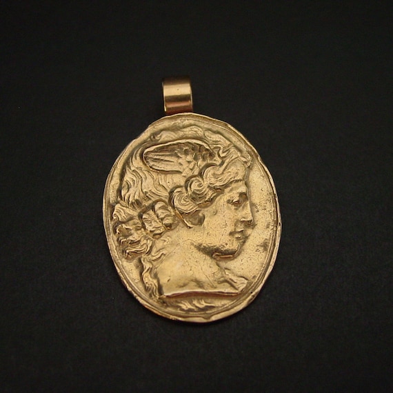 Hermes coin necklace deals
