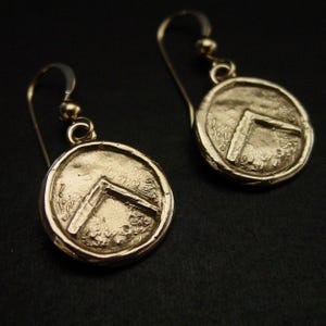 Spartan Shield Ohrringe Gold Finish: Handgeschnitztes König Leonidas Schild für Frauen Kriegerin