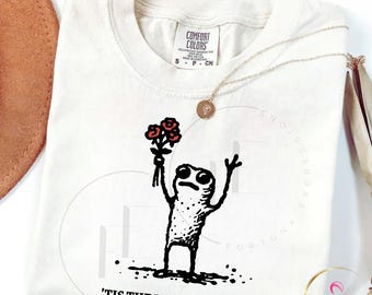 Camiseta "Es la flor, mi señora, sapo rana", divertida camiseta Goblincore Comfort Colors®, regalo medieval cottagecore para amantes de las ranitas.