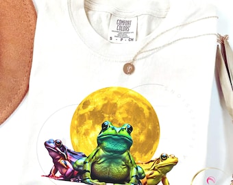 Camiseta Frog Shirt Comfort Colors®, modelo Cottagecore Moon Tee, um presente encantador com temática da natureza para amantes de sapos.