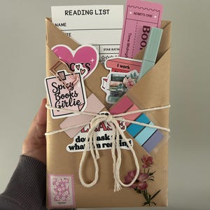 Blind Date with a Book, Mystery Book, Surprise Book, Book Lover Gift, Annotation, Bookish Gift, Romance Book, Thriller Book, Mothers Day