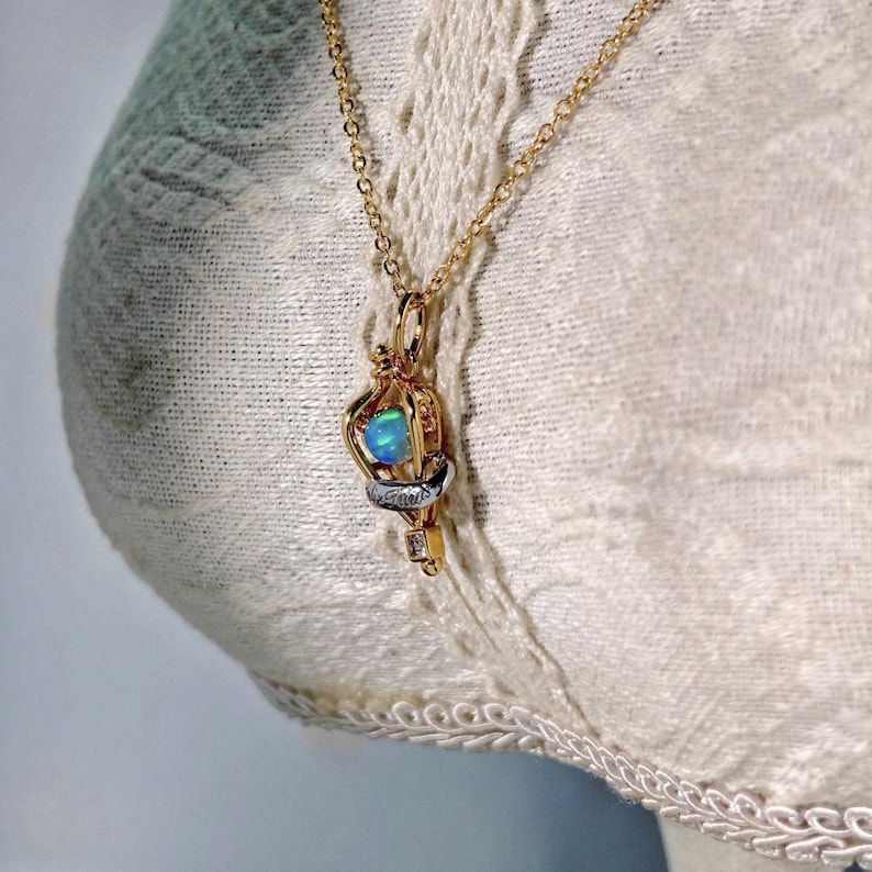 Felix Felicis lucky potion necklace displayed on a lace mannequin, illustrating its romantic and vintage aesthetic.