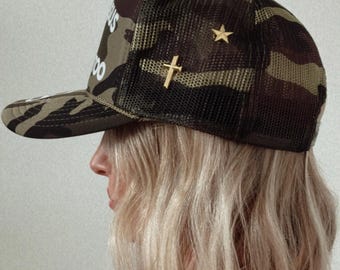Star Pin Gold Cross Pin for Trucker Hats Trendy Brooch Hat Accessories Christian Gifts Charms for Trucker Hats Cool Christian Lapel Merch