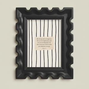 Be Strong and Courageous Striped Wall Art Joshua 1:9 Scripture Christian Faith Decor Unframed Physical Print bild 6