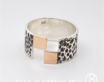 Anel em prata esterlina texturizada e ouro 18K "Encounters"