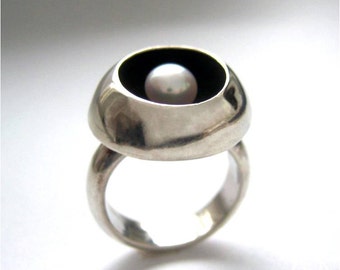 Sterling ring with fresh water cultured pearl