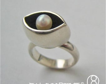 Sterling Ring with Pearl 'eye'