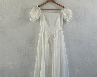 Handmade Embroidered Scallop Dress | Long Balloon Sleeve